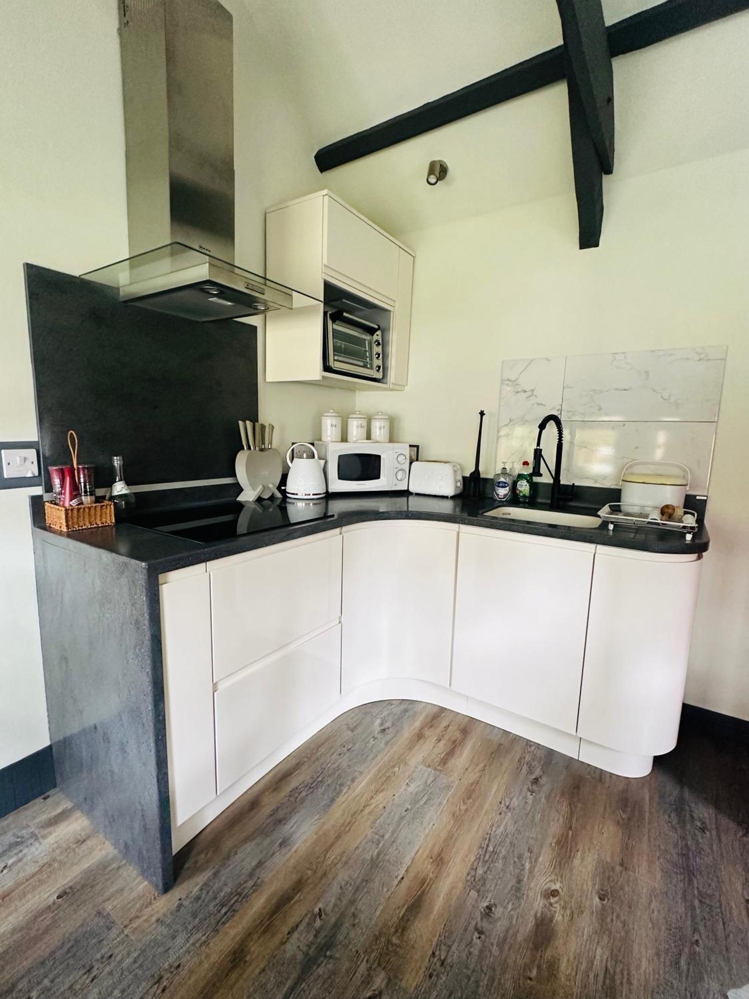 Tiny Romantic Retreat With Hot Tub On A Country Estate Near Cardigan Bay In Eryri Snowdonia Llanbedr  Esterno foto