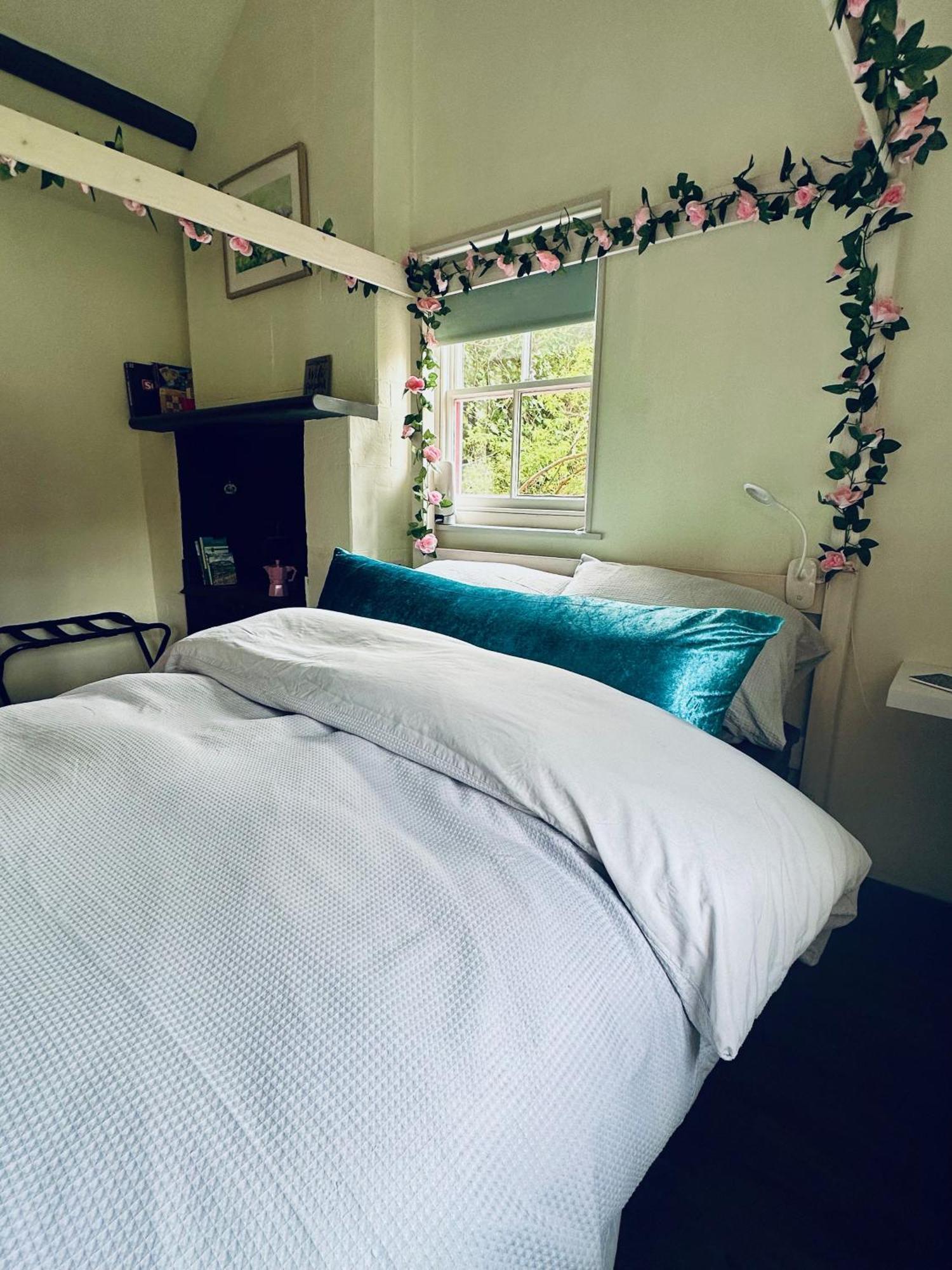 Tiny Romantic Retreat With Hot Tub On A Country Estate Near Cardigan Bay In Eryri Snowdonia Llanbedr  Esterno foto