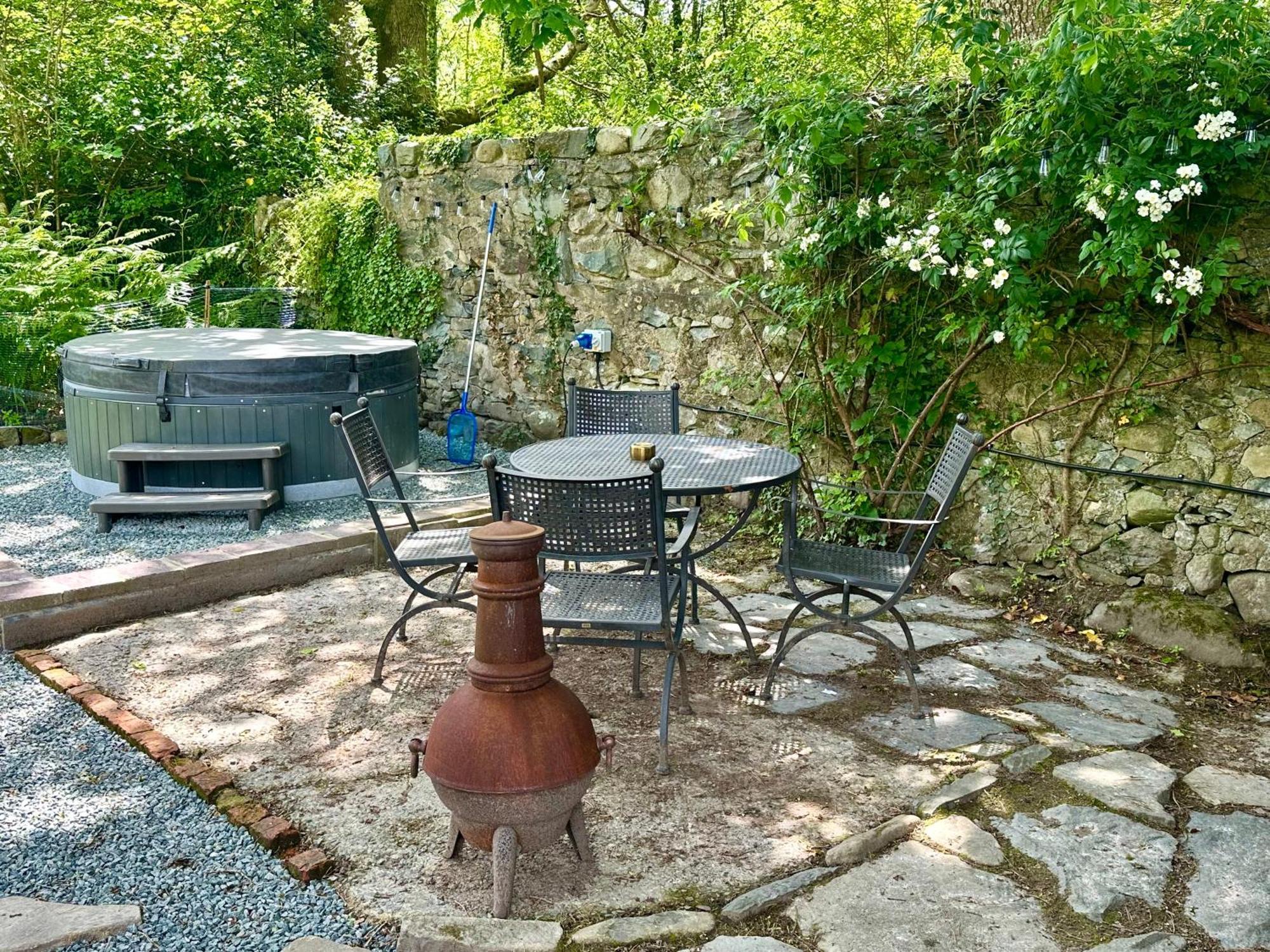 Tiny Romantic Retreat With Hot Tub On A Country Estate Near Cardigan Bay In Eryri Snowdonia Llanbedr  Esterno foto